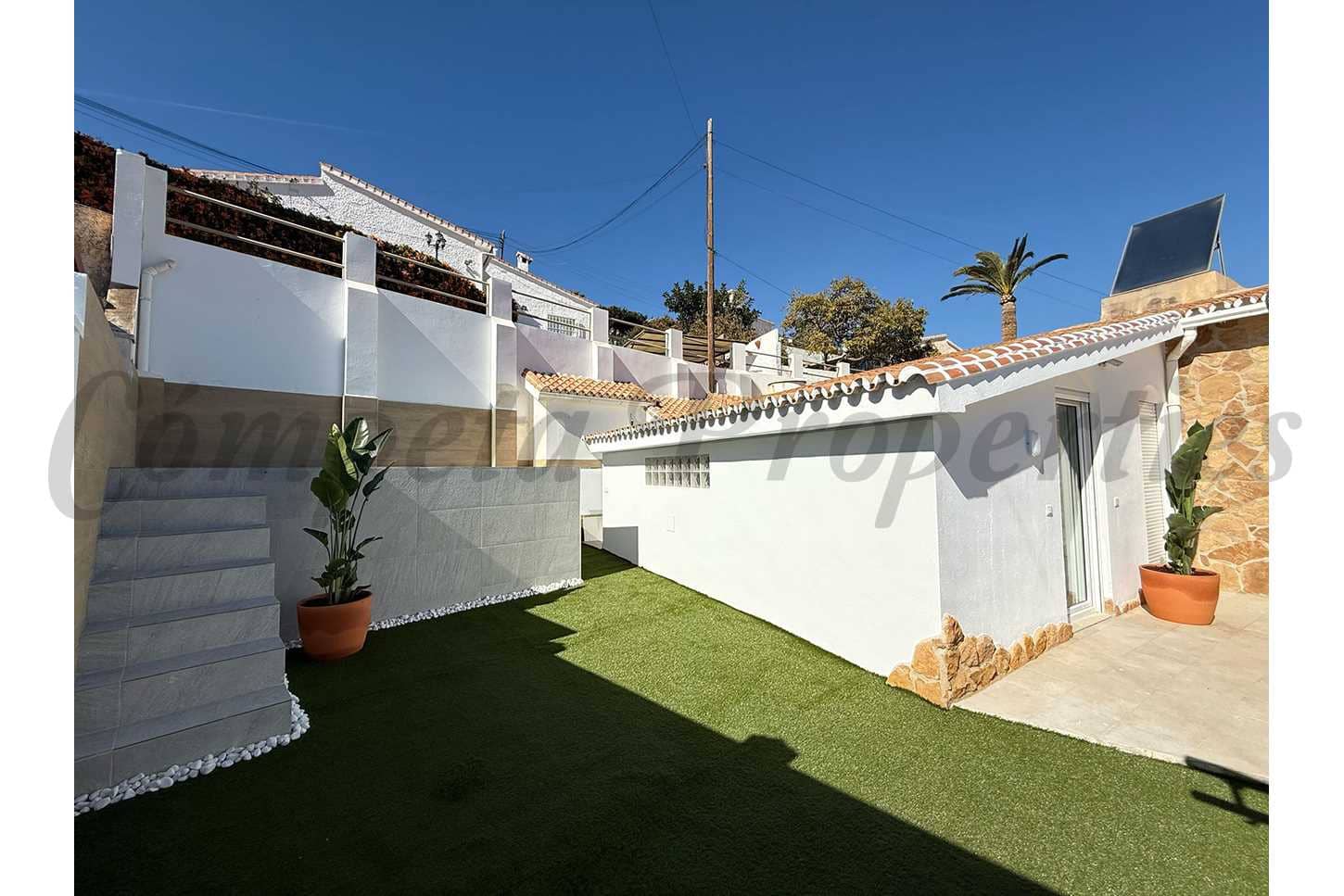4 soveværelse Semi-Rækkehus til salg i Torrox-Costa med swimmingpool garage - € 450.000 (Ref: 9443637)