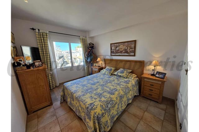 2 bedroom Apartment for sale in Nerja with pool - € 275,000 (Ref: 9450539)