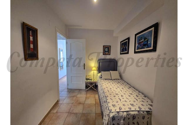 2 bedroom Apartment for sale in Nerja with pool - € 275,000 (Ref: 9450539)