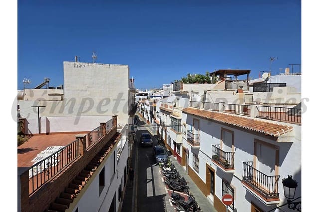 2 bedroom Apartment for sale in Nerja with pool - € 275,000 (Ref: 9450539)
