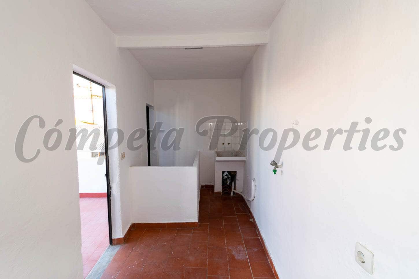 4 bedroom Townhouse for sale in Torrox - € 199,000 (Ref: 9450541)
