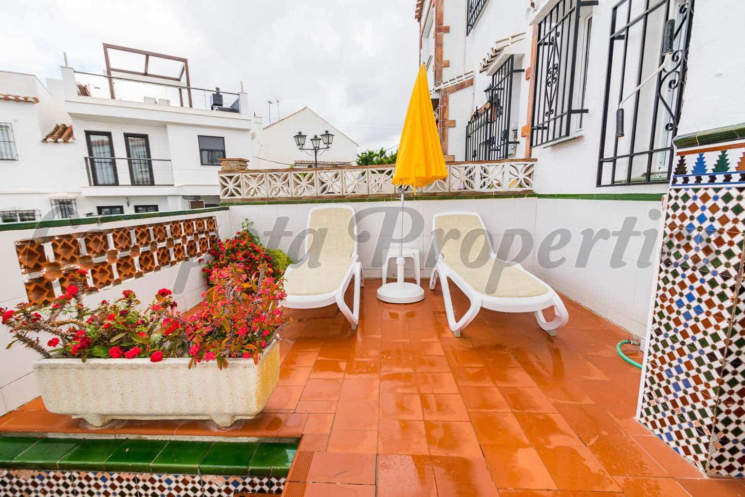 Casa de 3 habitaciones en Nerja en alquiler con piscina garaje - 1.100 € (Ref: 9469963)
