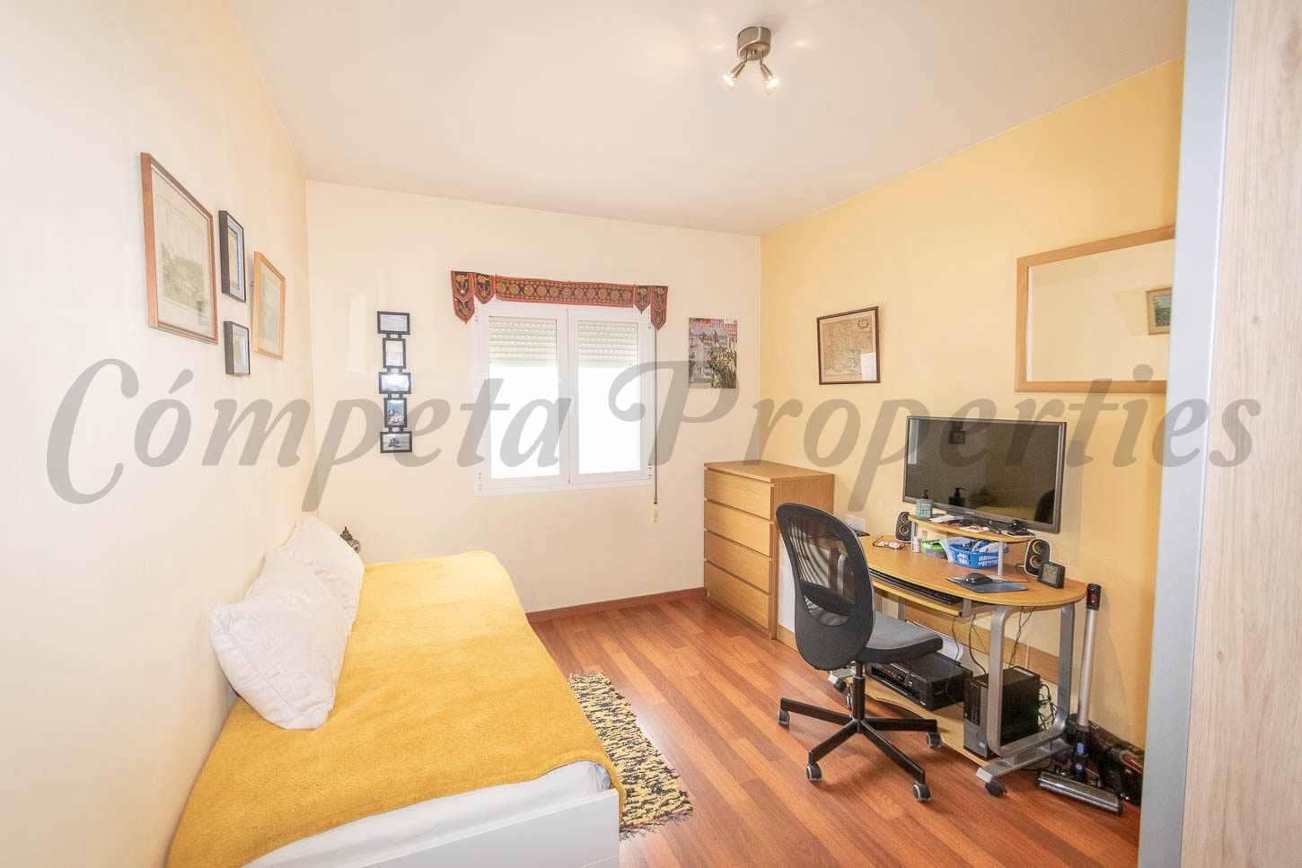 2 chambre Finca/Maison de Campagne à vendre à Torrox avec piscine garage - 245 000 € (Ref: 9473453)