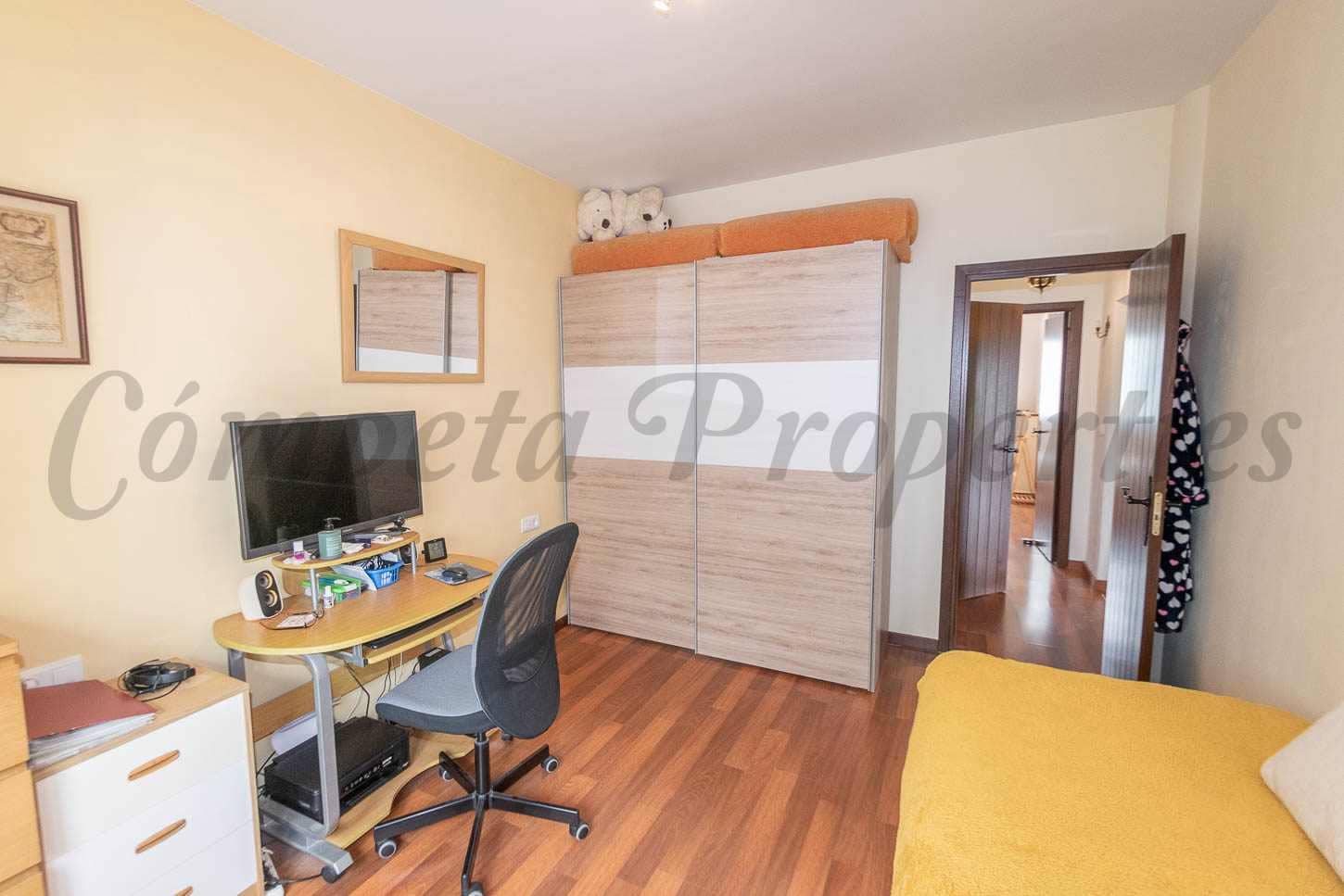 2 chambre Finca/Maison de Campagne à vendre à Torrox avec piscine garage - 245 000 € (Ref: 9473453)