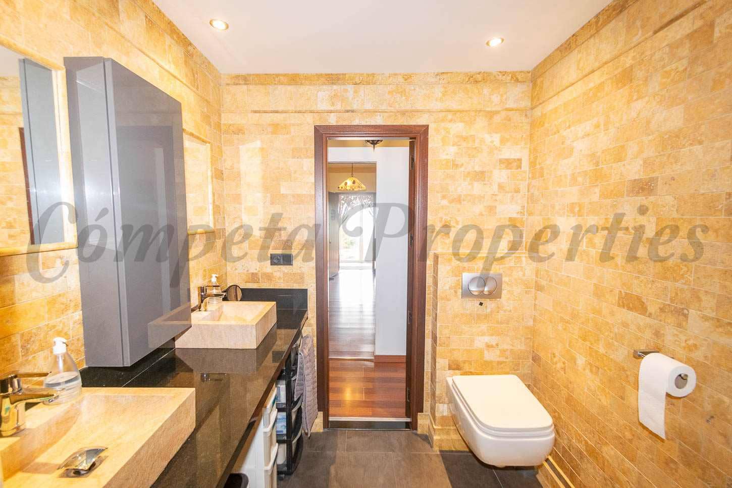 2 chambre Finca/Maison de Campagne à vendre à Torrox avec piscine garage - 245 000 € (Ref: 9473453)