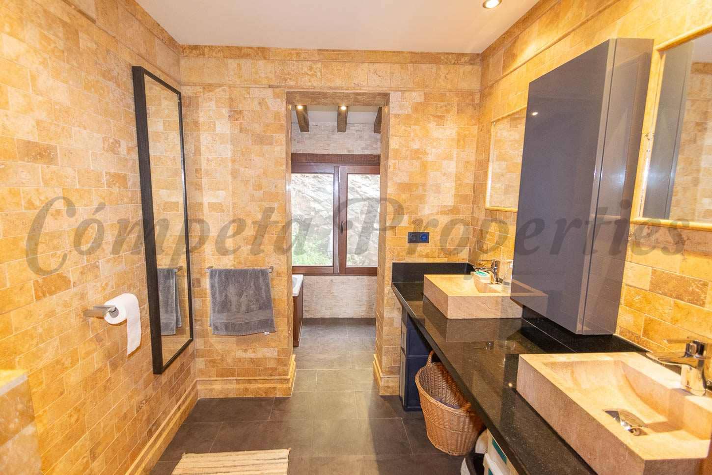 2 chambre Finca/Maison de Campagne à vendre à Torrox avec piscine garage - 245 000 € (Ref: 9473453)