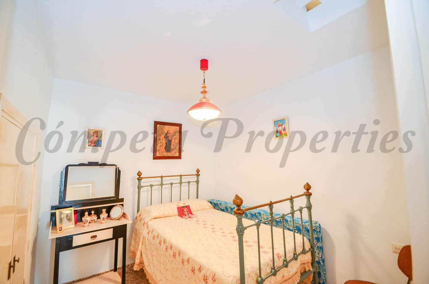 4 bedroom Townhouse for sale in Competa - € 120,000 (Ref: 9474365)