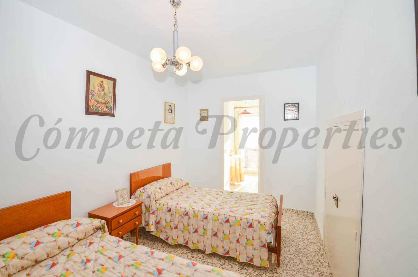 4 bedroom Townhouse for sale in Competa - € 120,000 (Ref: 9474365)
