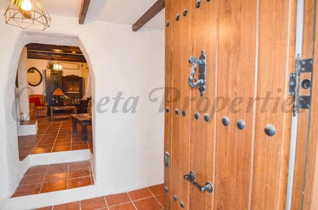 Casa de 3 habitaciones en Canillas de Aceituno en venta - 130.000 € (Ref: 9474371)