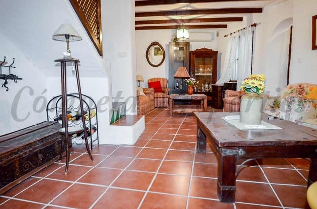 Casa de 3 habitaciones en Canillas de Aceituno en venta - 130.000 € (Ref: 9474371)