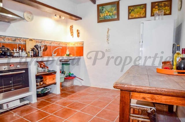 Casa de 3 habitaciones en Canillas de Aceituno en venta - 130.000 € (Ref: 9474371)