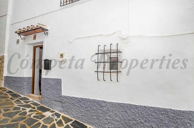 Casa de 3 habitaciones en Canillas de Aceituno en venta - 130.000 € (Ref: 9474371)