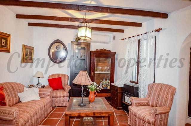 Casa de 3 habitaciones en Canillas de Aceituno en venta - 130.000 € (Ref: 9474371)