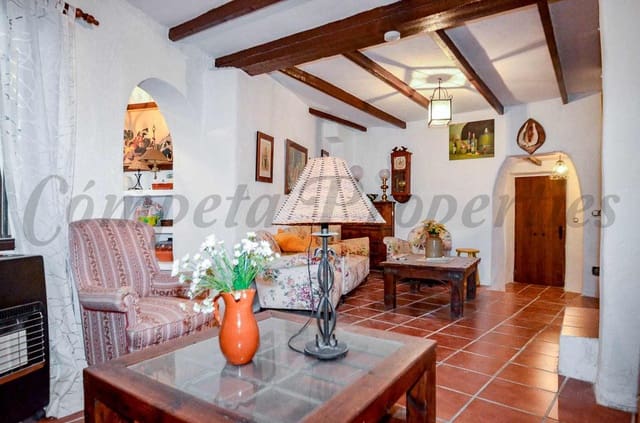 Casa de 3 habitaciones en Canillas de Aceituno en venta - 130.000 € (Ref: 9474371)