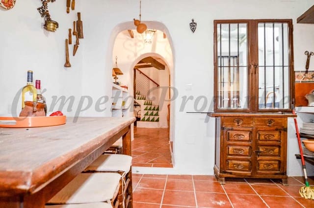 Casa de 3 habitaciones en Canillas de Aceituno en venta - 130.000 € (Ref: 9474371)