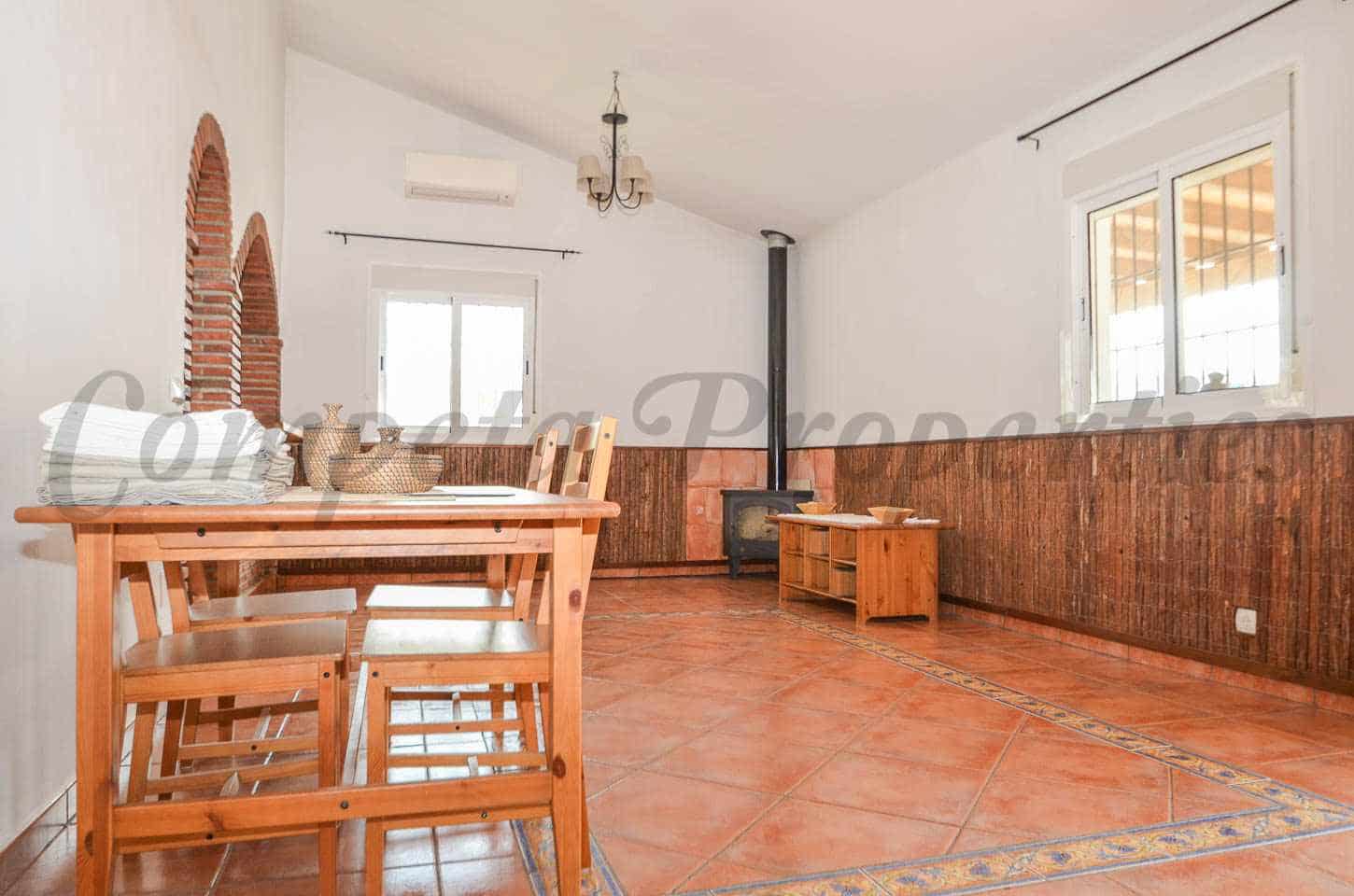 2 Zimmer Villa zu vermieten in Archez - 1.125 € (Ref: 9474449)