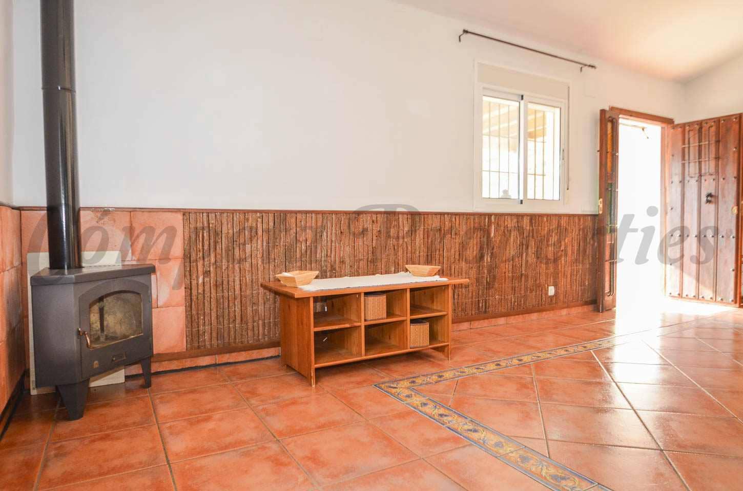 2 Zimmer Villa zu vermieten in Archez - 1.125 € (Ref: 9474449)