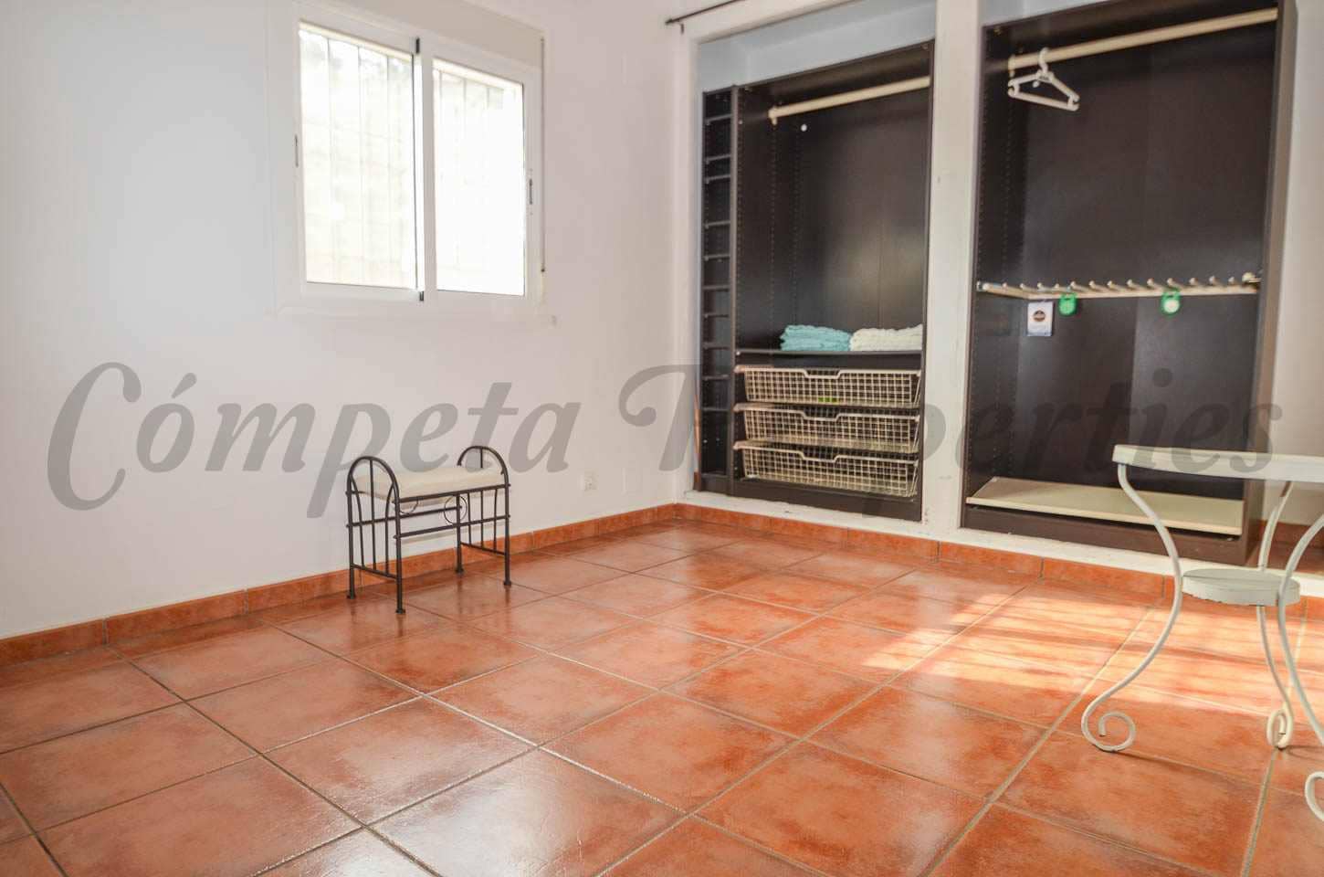 2 Zimmer Villa zu vermieten in Archez - 1.125 € (Ref: 9474449)