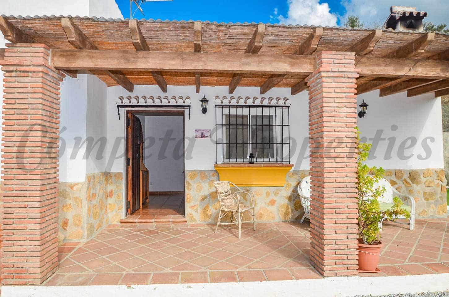 2 Zimmer Villa zu vermieten in Archez - 1.125 € (Ref: 9474449)