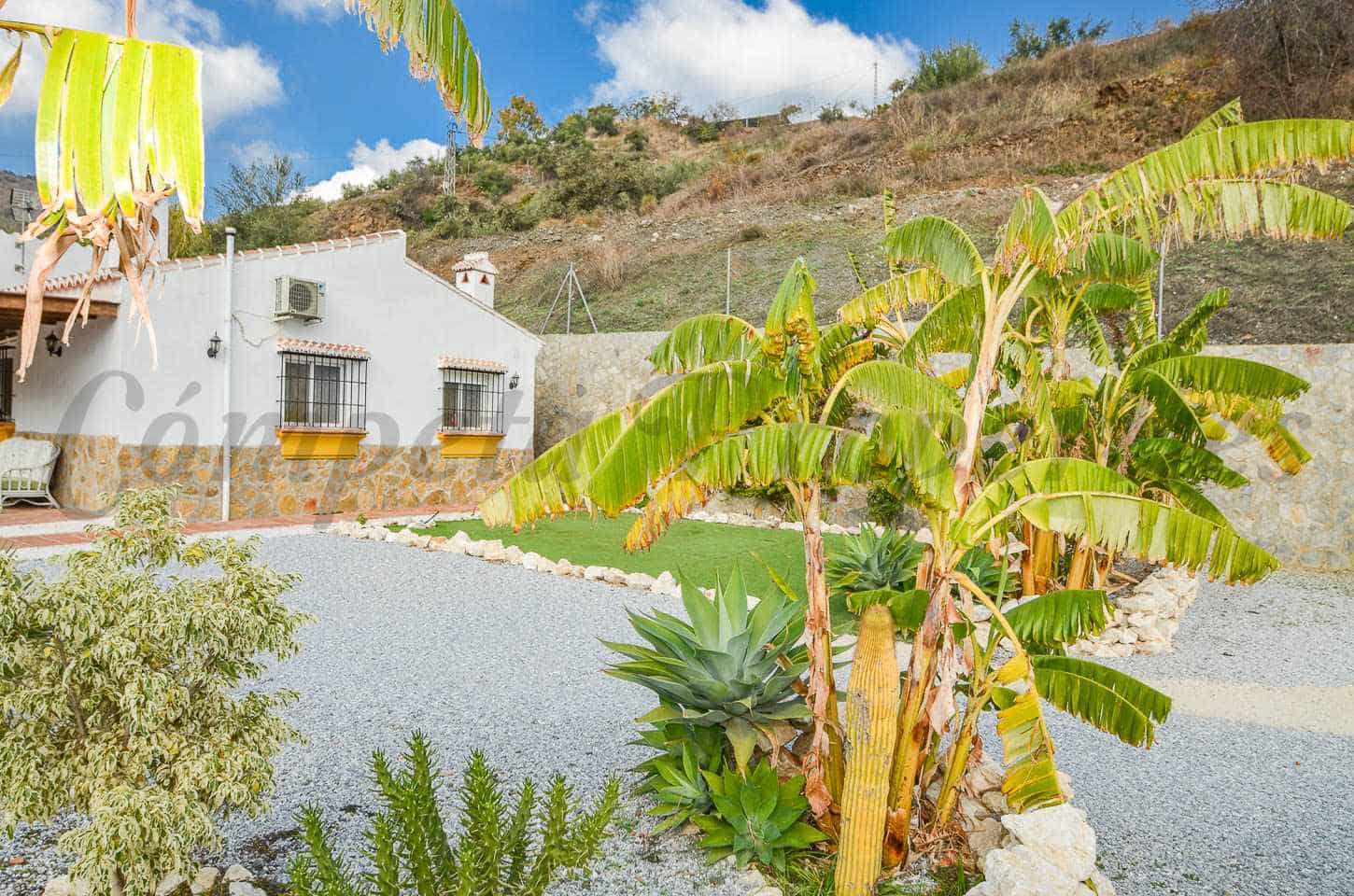 2 Zimmer Villa zu vermieten in Archez - 1.125 € (Ref: 9474449)