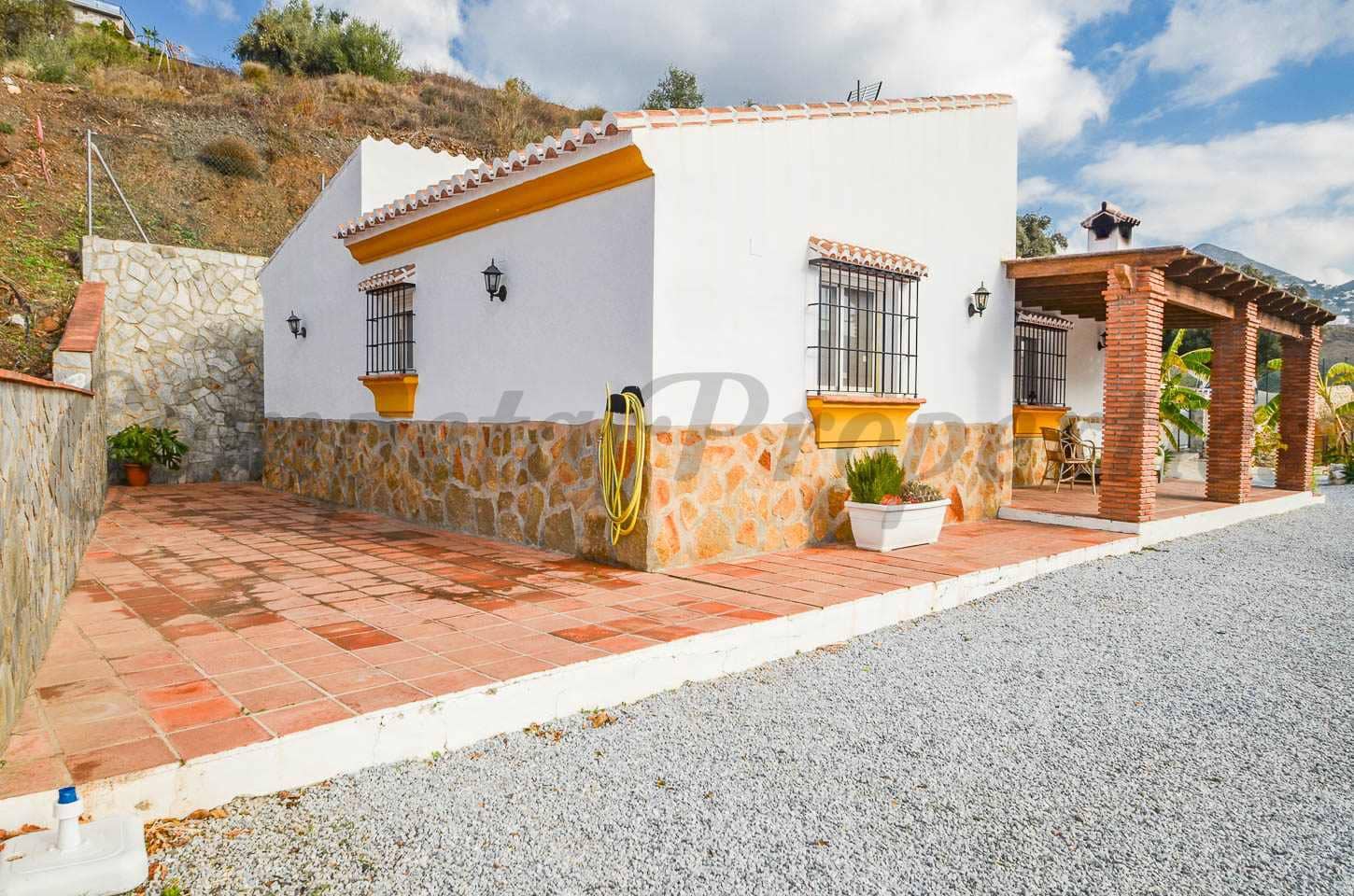 2 Zimmer Villa zu vermieten in Archez - 1.125 € (Ref: 9474449)