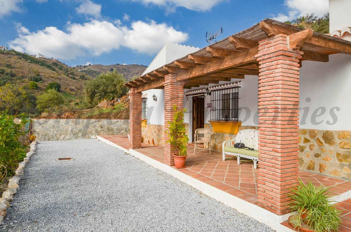 2 Zimmer Villa zu vermieten in Archez - 1.125 € (Ref: 9474449)