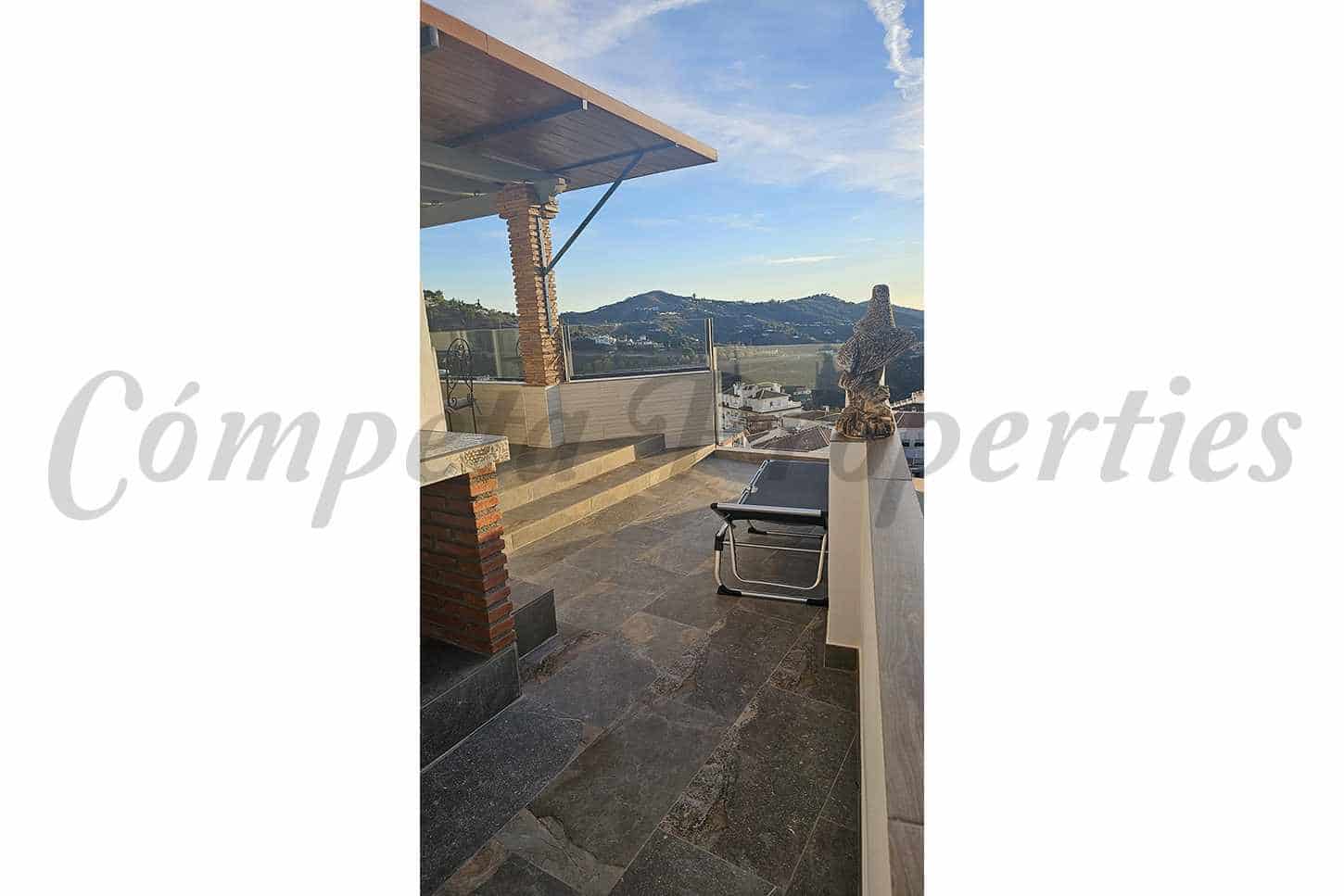 2 bedroom Townhouse for rent in Competa - € 1,050 (Ref: 9481394)