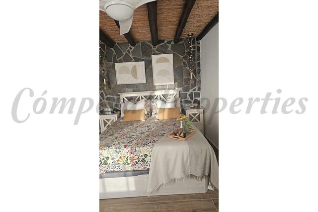 2 bedroom Townhouse for rent in Cómpeta - € 1,050 (Ref: 9481394)