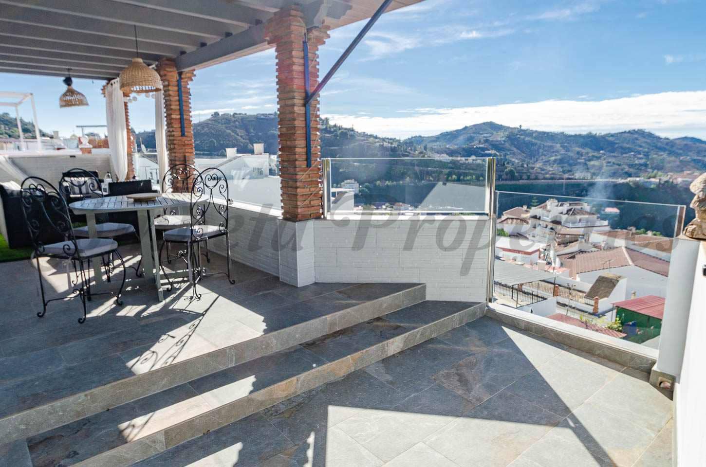 2 bedroom Townhouse for rent in Competa - € 1,050 (Ref: 9481394)