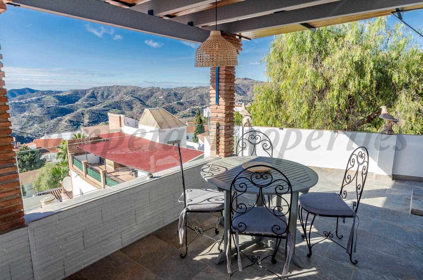 2 bedroom Townhouse for rent in Competa - € 1,050 (Ref: 9481394)