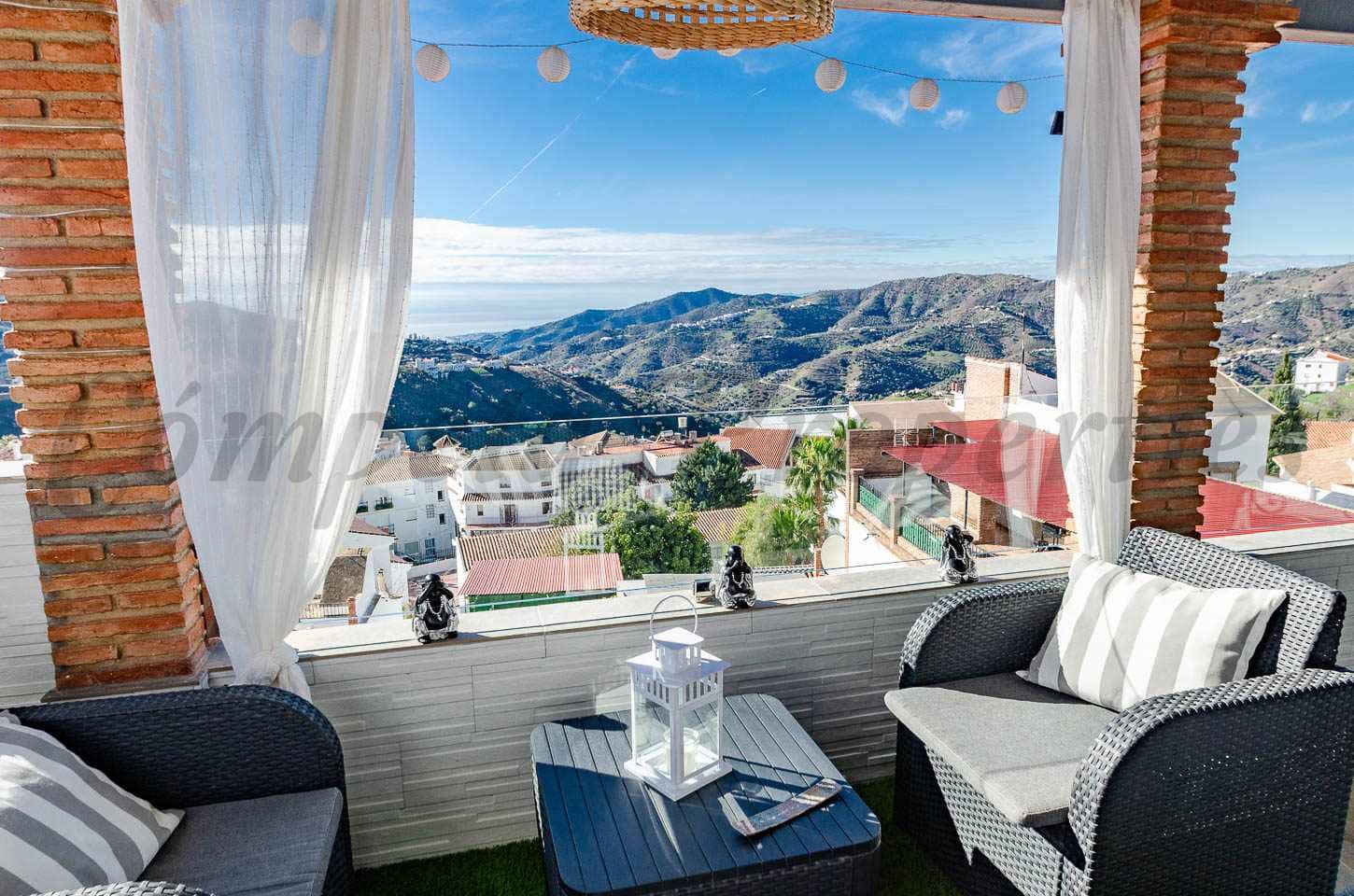 2 bedroom Townhouse for rent in Competa - € 1,050 (Ref: 9481394)