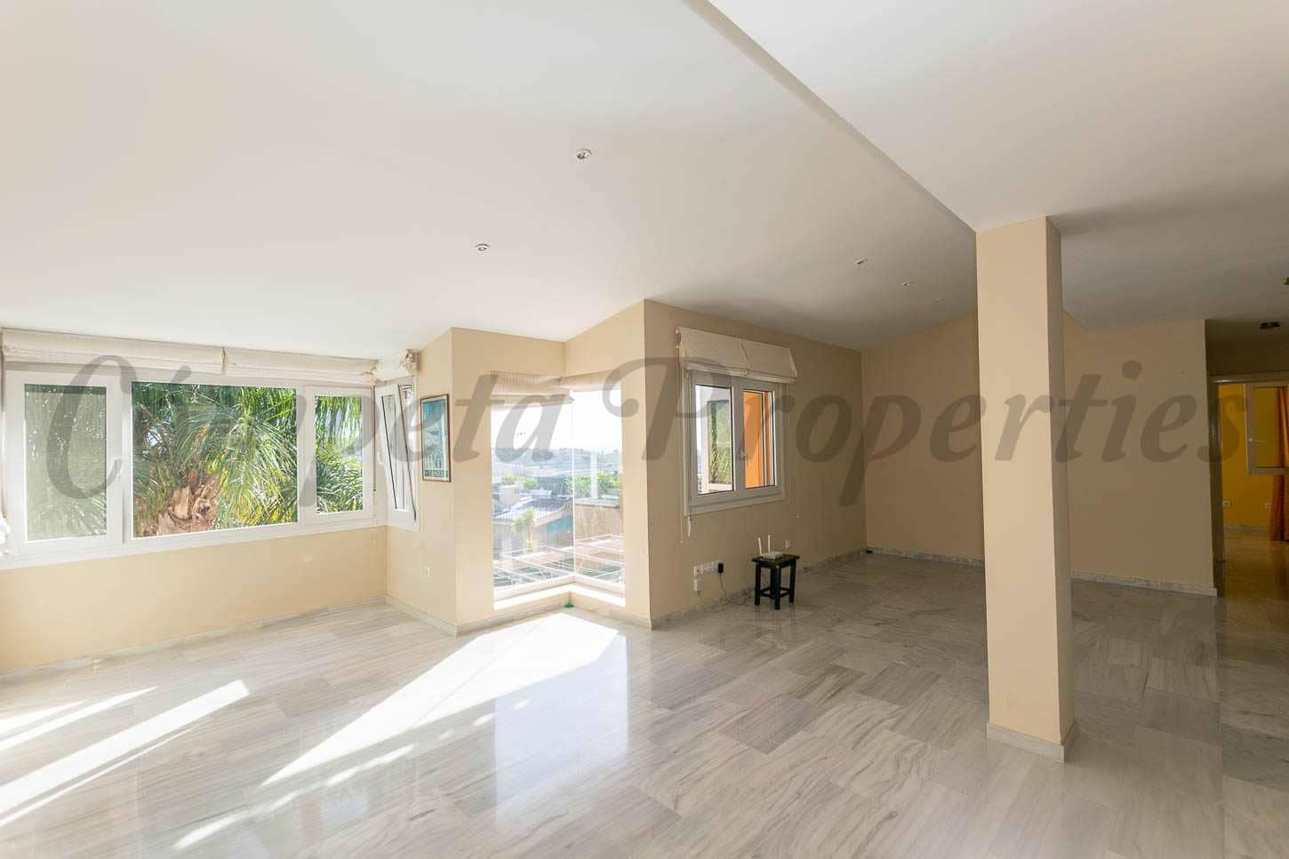 Casa de 3 habitaciones en Almayate en venta con piscina garaje - 630.000 € (Ref: 9489819)