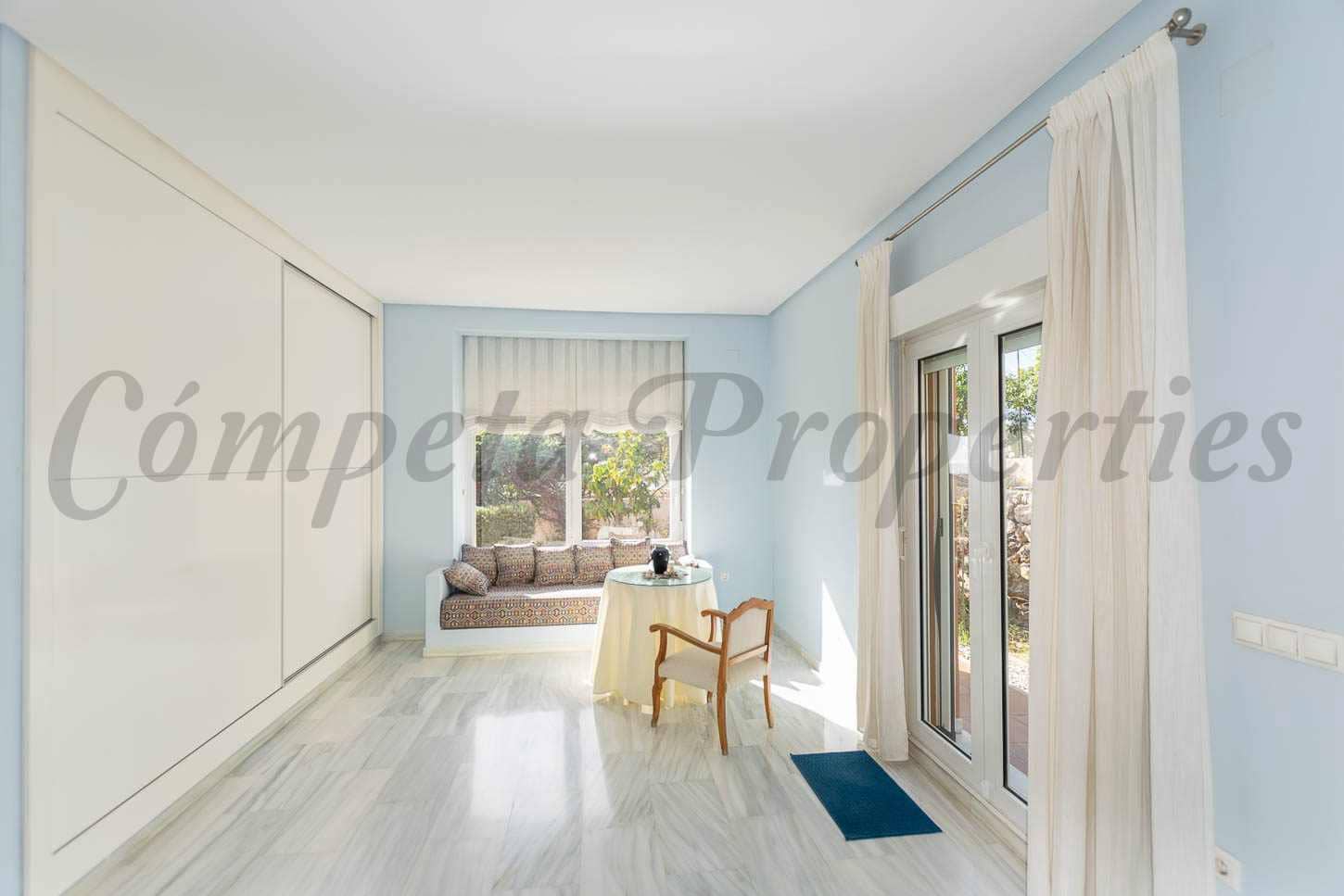 Casa de 3 habitaciones en Almayate en venta con piscina garaje - 630.000 € (Ref: 9489819)