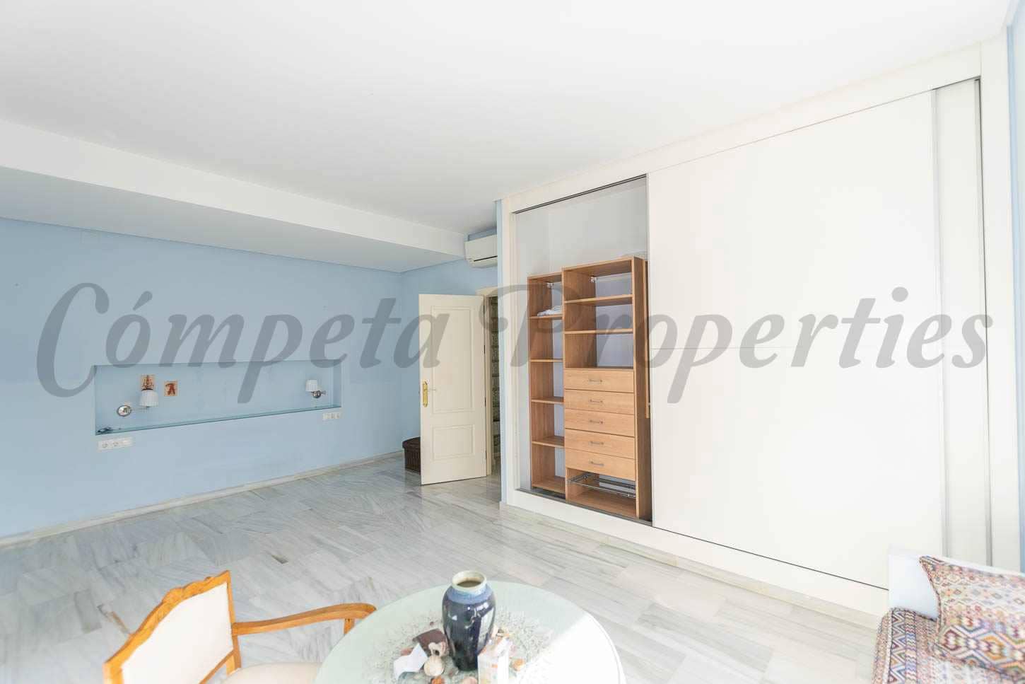 Casa de 3 habitaciones en Almayate en venta con piscina garaje - 630.000 € (Ref: 9489819)