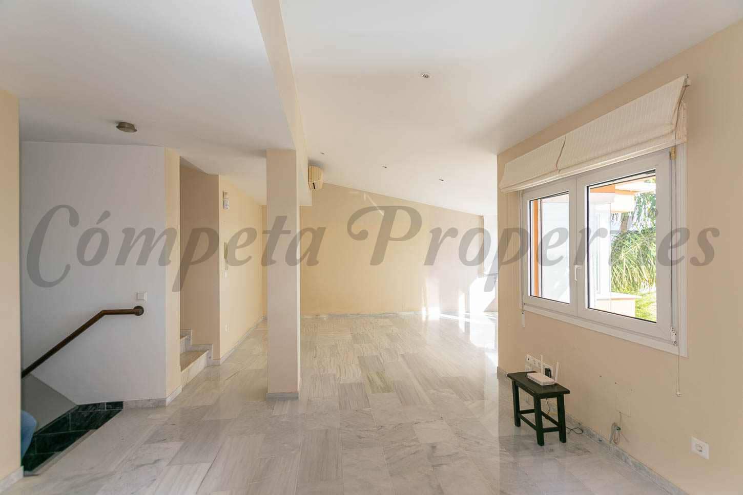 Casa de 3 habitaciones en Almayate en venta con piscina garaje - 630.000 € (Ref: 9489819)