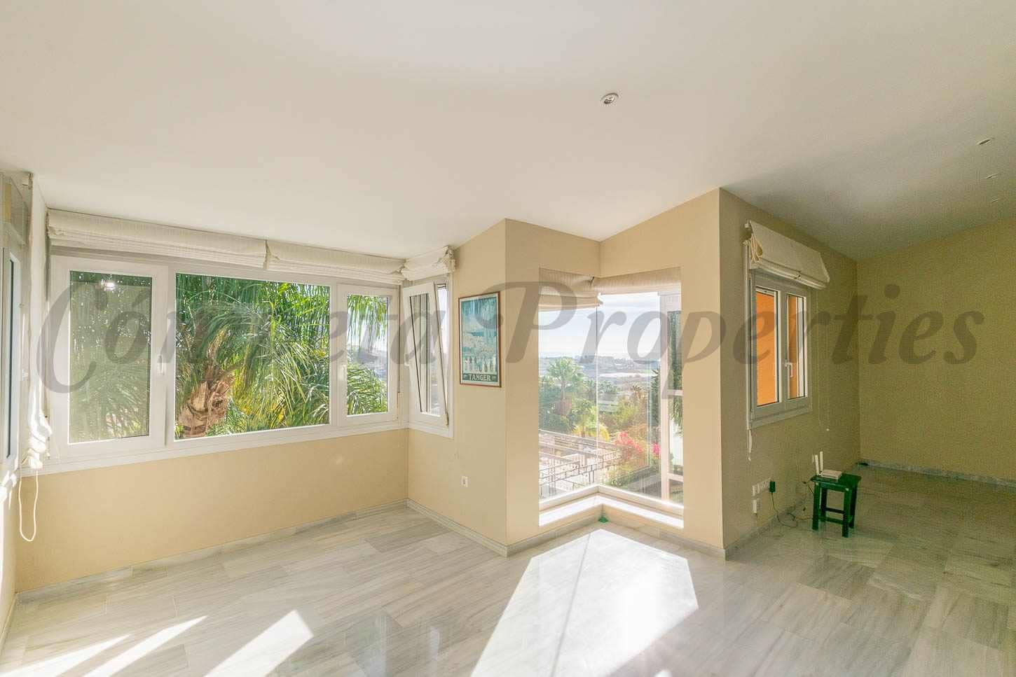 Casa de 3 habitaciones en Almayate en venta con piscina garaje - 630.000 € (Ref: 9489819)