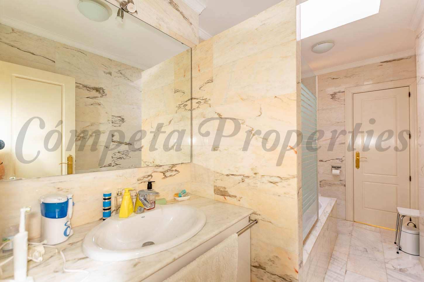 Casa de 3 habitaciones en Almayate en venta con piscina garaje - 630.000 € (Ref: 9489819)