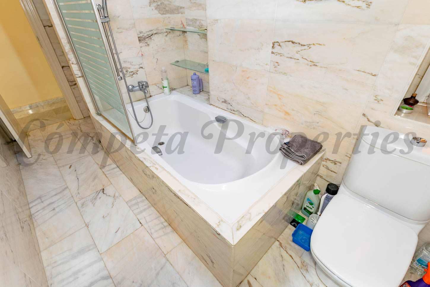 Casa de 3 habitaciones en Almayate en venta con piscina garaje - 630.000 € (Ref: 9489819)