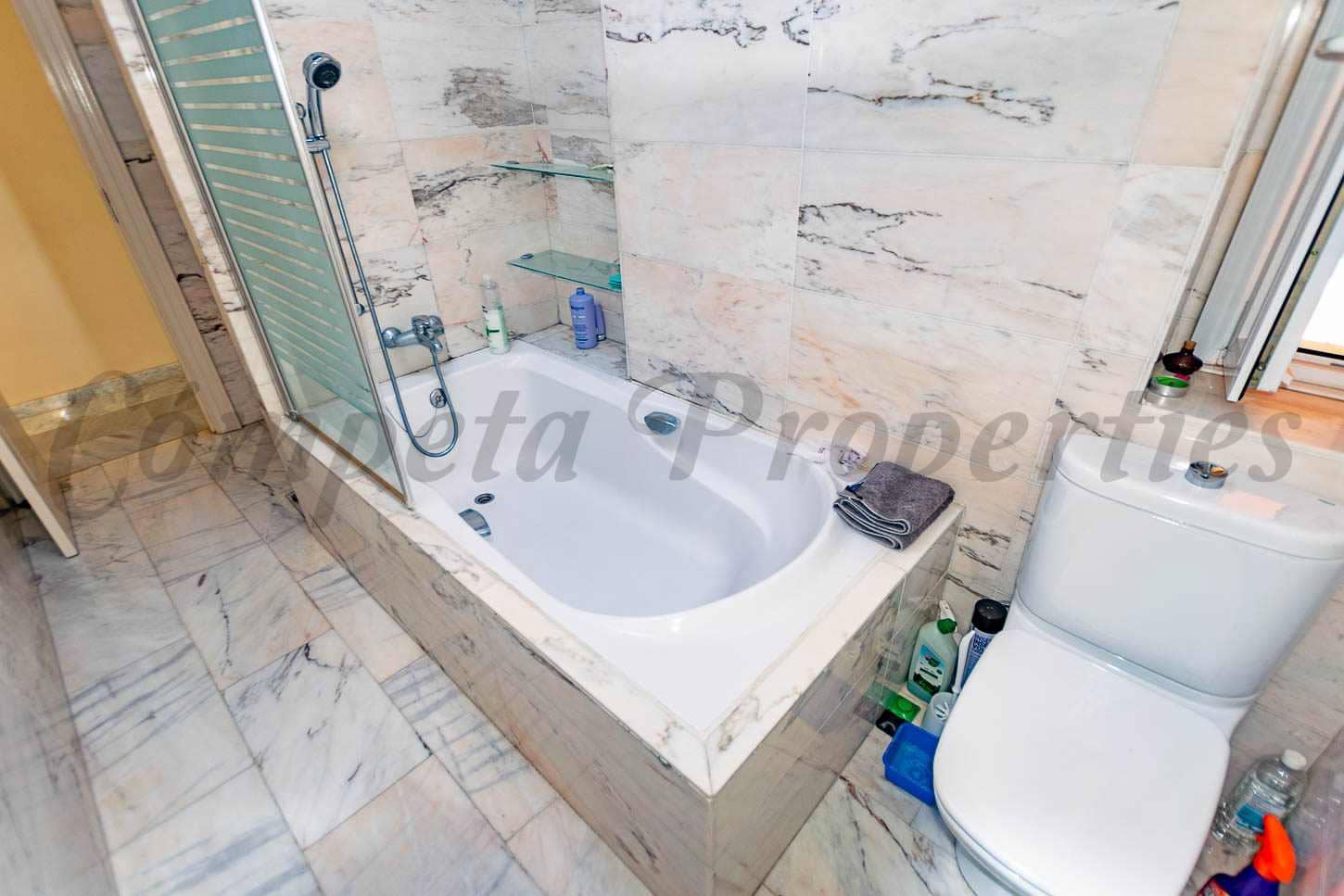 Casa de 3 habitaciones en Almayate en venta con piscina garaje - 630.000 € (Ref: 9489819)