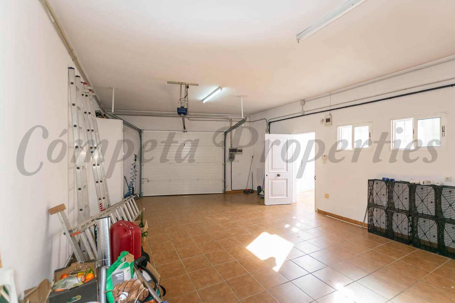 Casa de 3 habitaciones en Almayate en venta con piscina garaje - 630.000 € (Ref: 9489819)