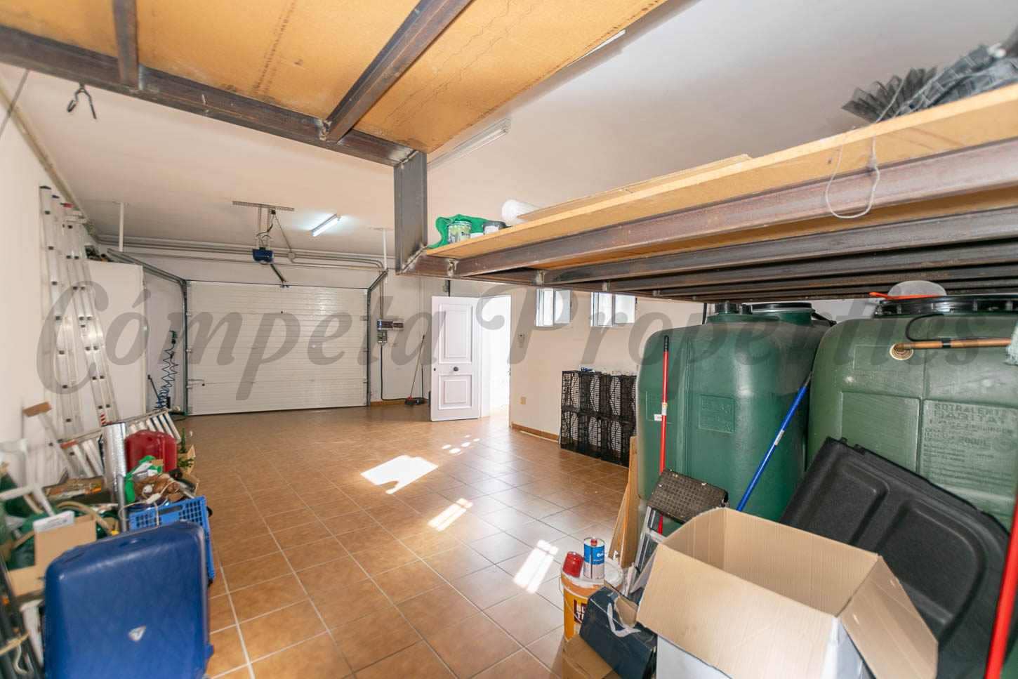Casa de 3 habitaciones en Almayate en venta con piscina garaje - 630.000 € (Ref: 9489819)