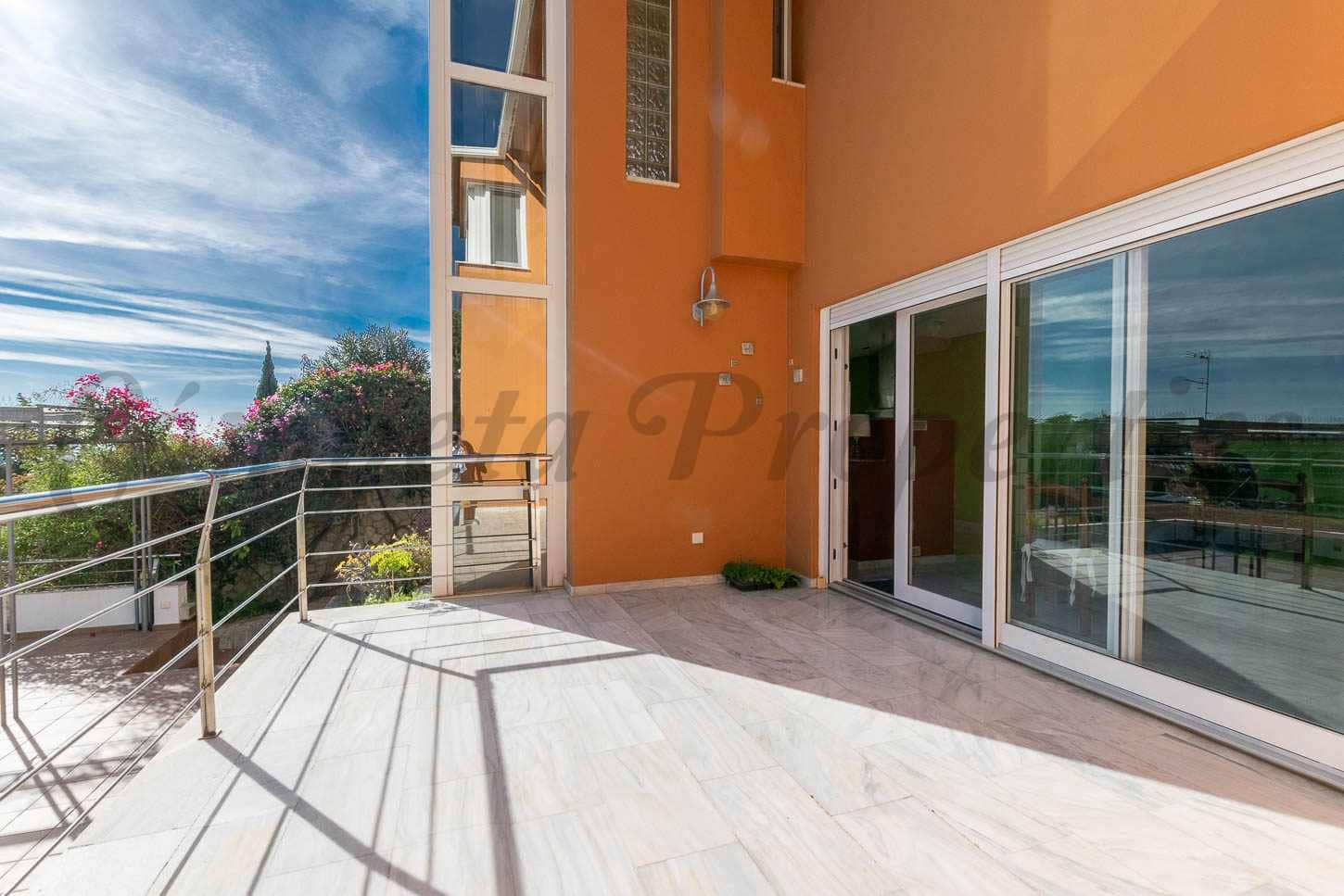 Casa de 3 habitaciones en Almayate en venta con piscina garaje - 630.000 € (Ref: 9489819)