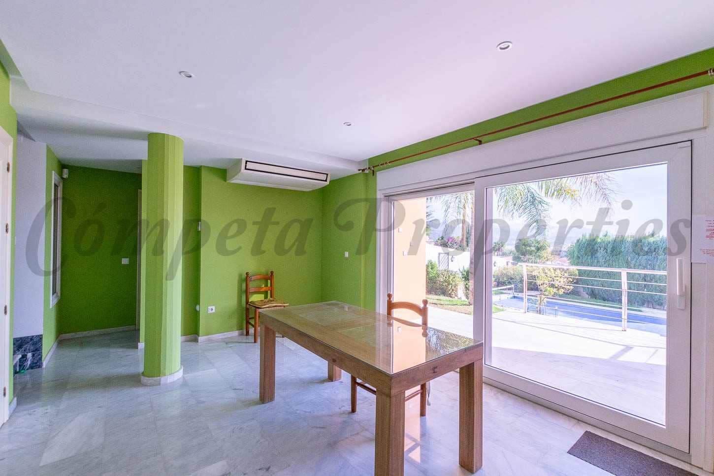 Casa de 3 habitaciones en Almayate en venta con piscina garaje - 630.000 € (Ref: 9489819)