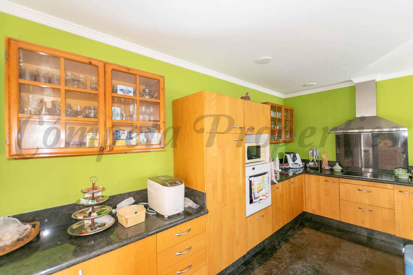 Casa de 3 habitaciones en Almayate en venta con piscina garaje - 630.000 € (Ref: 9489819)