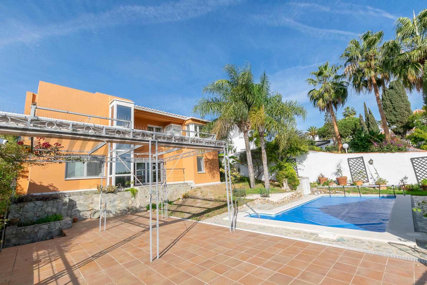 Casa de 3 habitaciones en Almayate en venta con piscina garaje - 630.000 € (Ref: 9489819)