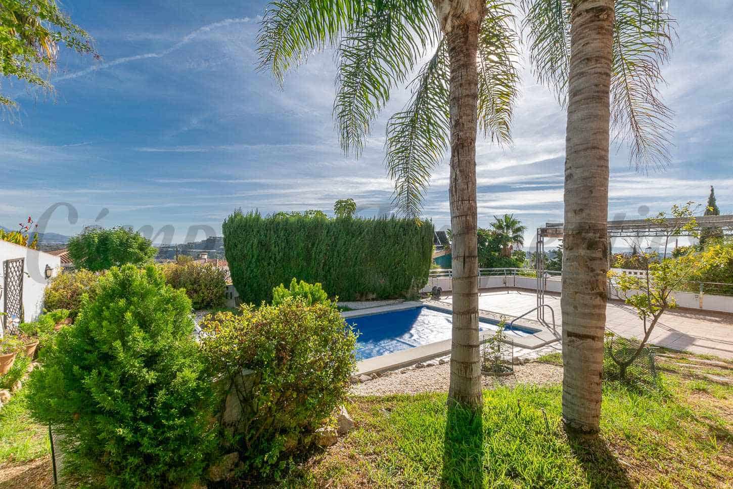 Casa de 3 habitaciones en Almayate en venta con piscina garaje - 630.000 € (Ref: 9489819)