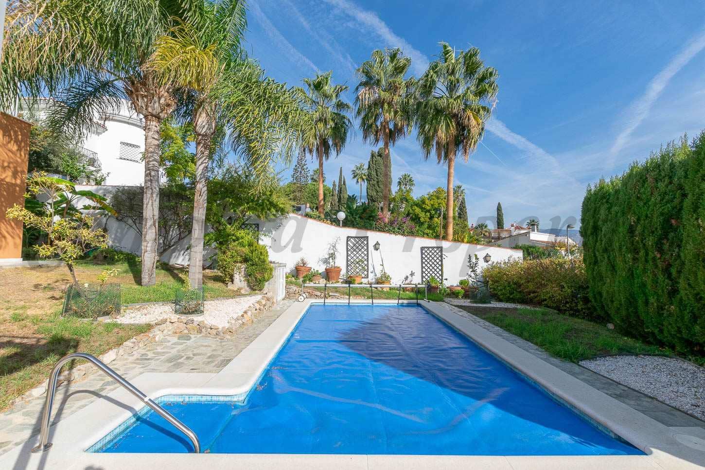 Casa de 3 habitaciones en Almayate en venta con piscina garaje - 630.000 € (Ref: 9489819)