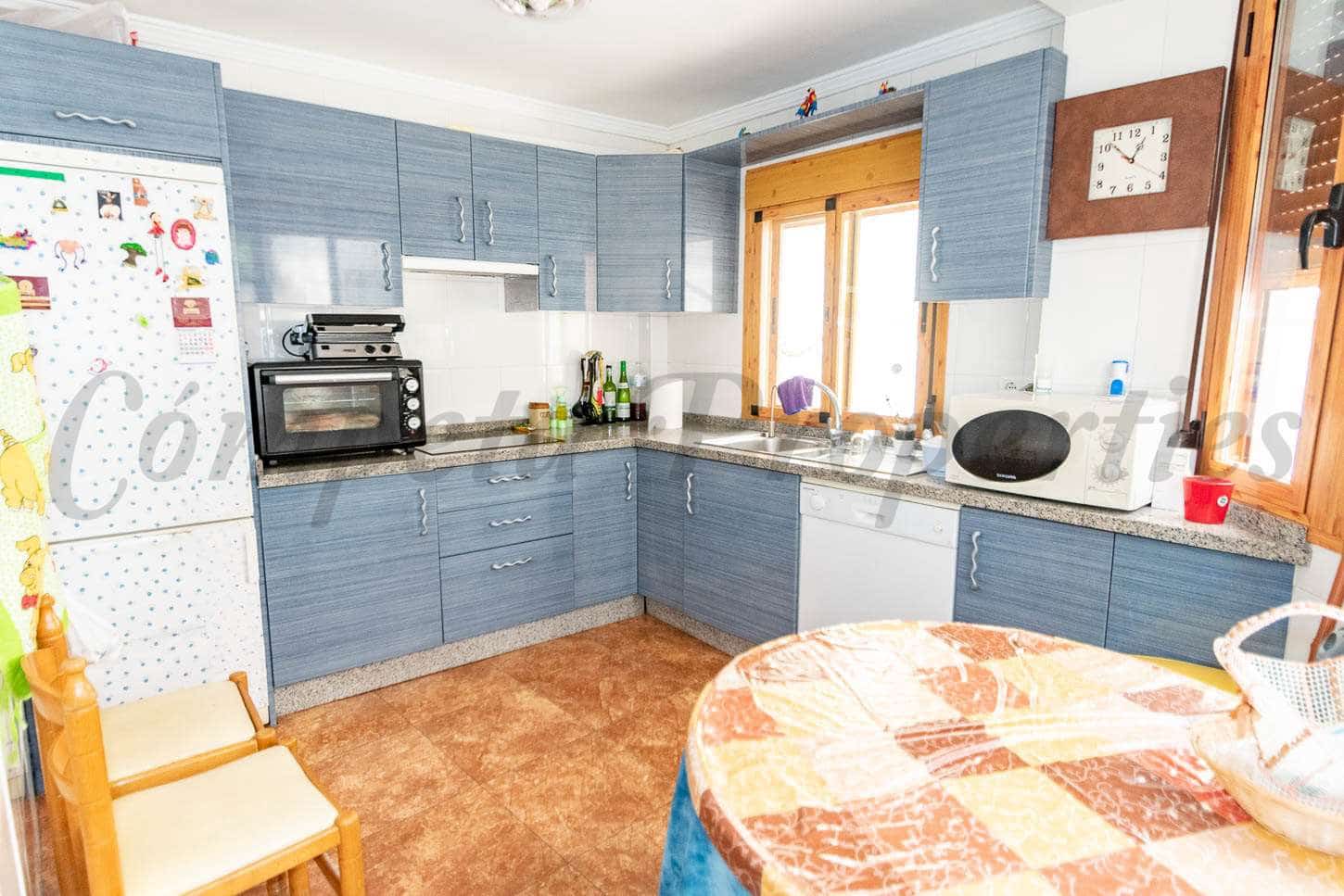 Casa de 6 habitaciones en Cómpeta en alquiler - 1.250 € (Ref: 9490061)