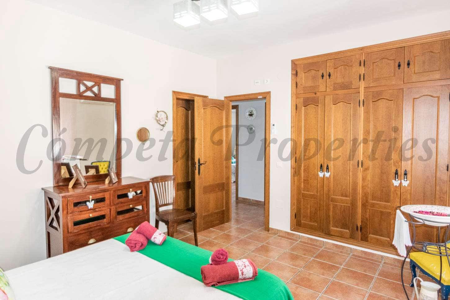 3 bedroom Finca/Country House for rent in Torrox with pool garage - € 1,350 (Ref: 9490063)