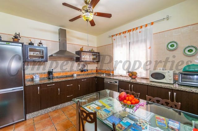 3 soverom Finca/Herregård til leie i Torrox med svømmebasseng garasje - € 1 350 (Ref: 9490063)